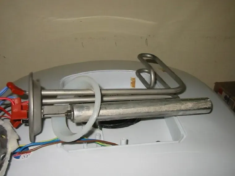 Lợi ích của việc vệ sinh bình nóng lạnh định kỳ giá vệ sinh bình nóng lạnh