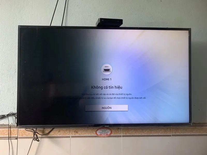tivi bị đen màn hình vẫn có tiếng